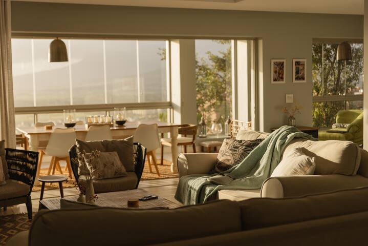 False Bay Escape – Pool, Gym, Sea Views gallery image 4