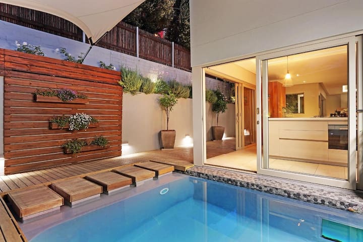 False Bay Escape – Pool, Gym, Sea Views