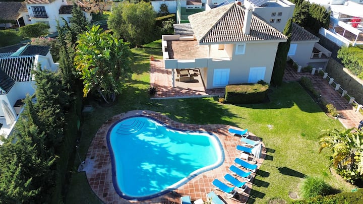 XPCE Artola Playa - Villa de Lujo con pista de padel privada y piscina - Image 3