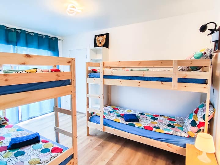 Chumba cha 3 cha kulala cha NYUMBA chenye vitanda 2x2 vya ghorofa 90x200