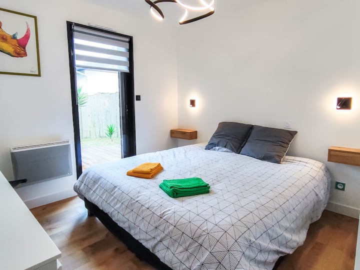 Chumba cha kwanza cha kulala cha NYUMBA chenye kitanda 180x200