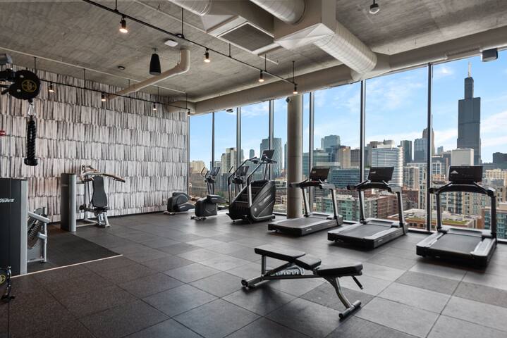 Prime West Loop 2BR Apts + Event Convenience gallery image 4