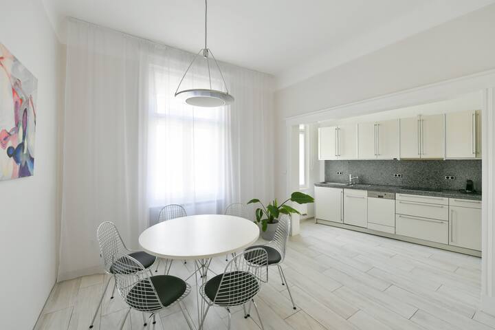 Art-Nouveau Residence in the Heart of the Old Town gallery image 4