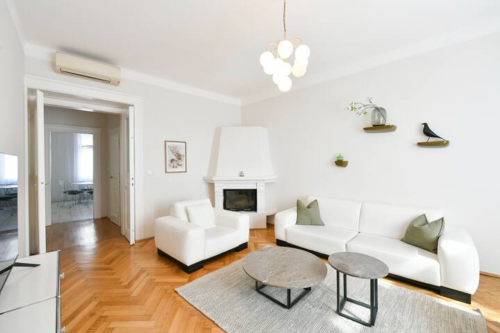 Art-Nouveau Residence in the Heart of the Old Town gallery image 5