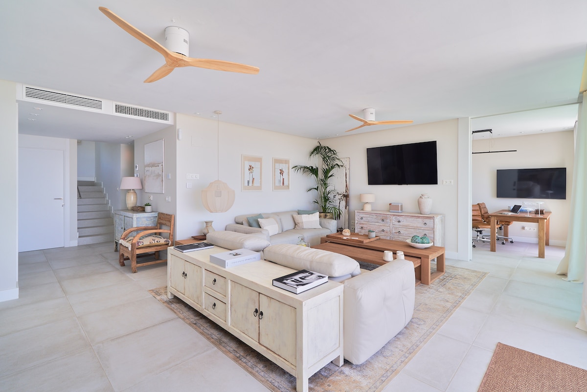 Successful Airbnb property: Marbella Unique. Private Heated Pool. Seaviews in Marbella