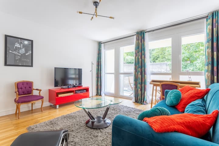 De woonkamer: een vriendelijke omgeving om momenten te delen met familie of collega's.