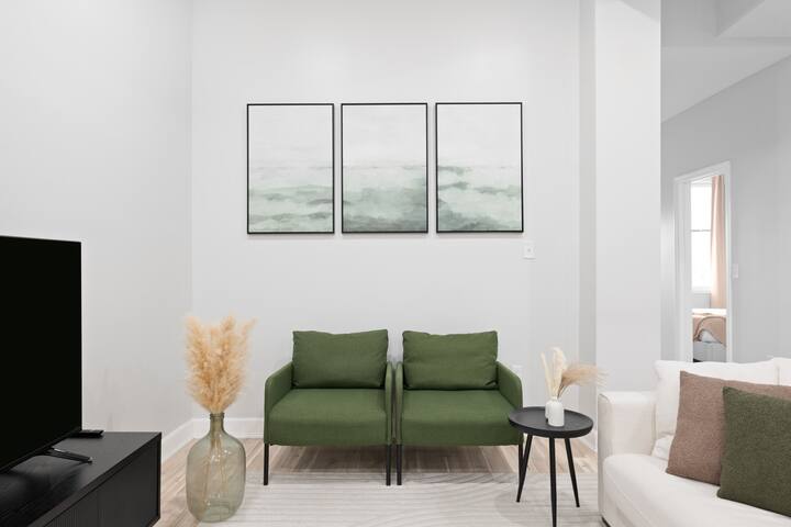 Sunny & Stylish Retreat | Easy NYC Access gallery image 5