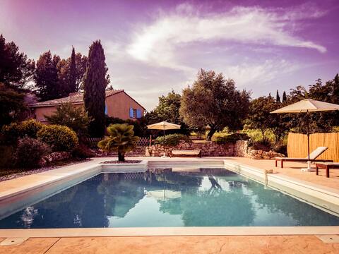 Superb 150 m2 quiet farmhouse, castle view, swimming pool