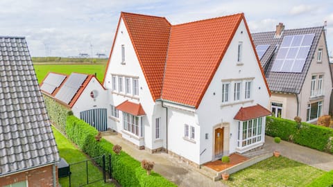 Bed & Port luxury villa