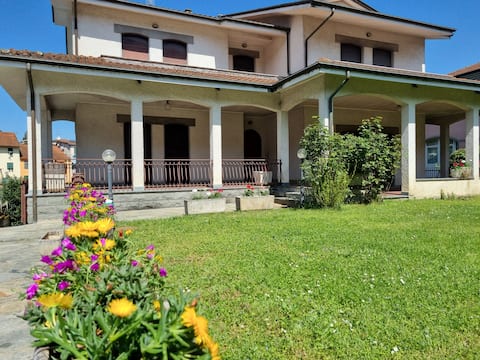 30 minutes from the sea