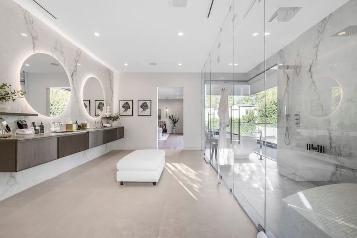 Stylish 2-Level Retreat in Trendy Sherman Oaks