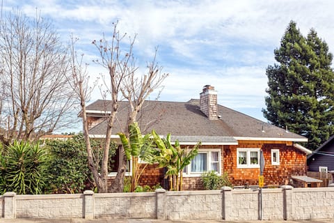 Charming Victorian Garden Oasis Gated 2 King Bds