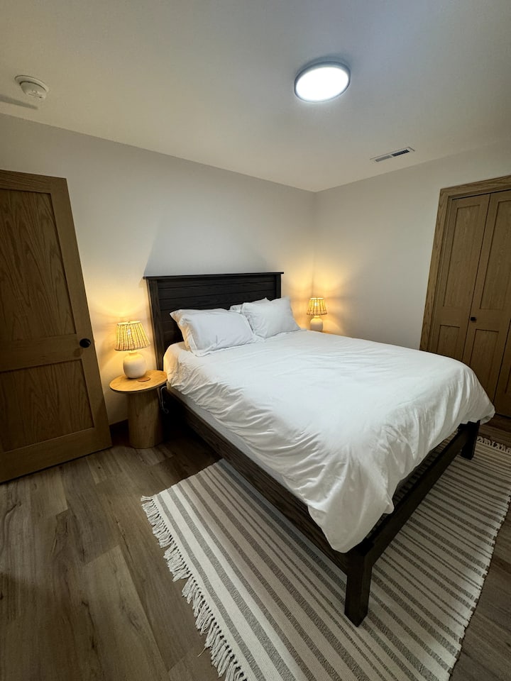 יחידה מס' 5: חדר שינה 9 עם מיטת קווין סייז