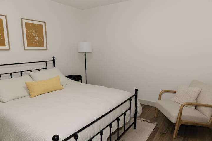 יחידה מס' 4: חדר שינה 7 עם מיטת קווין סייז