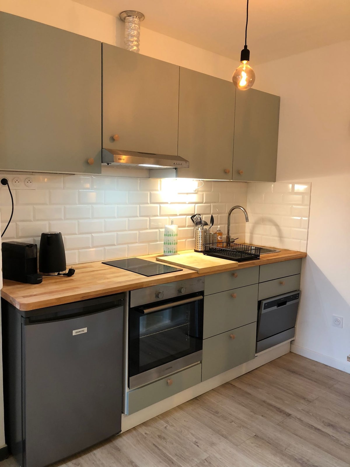 Popular Airbnb listing: fully equipped 24 m2 refurbished studio, ground floor, lot 42 in Montrouge