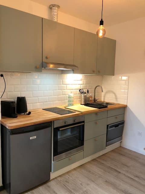 Annonce Airbnb populaire: fully equipped 24 m2 refurbished studio, ground floor, lot 42 à Montrouge