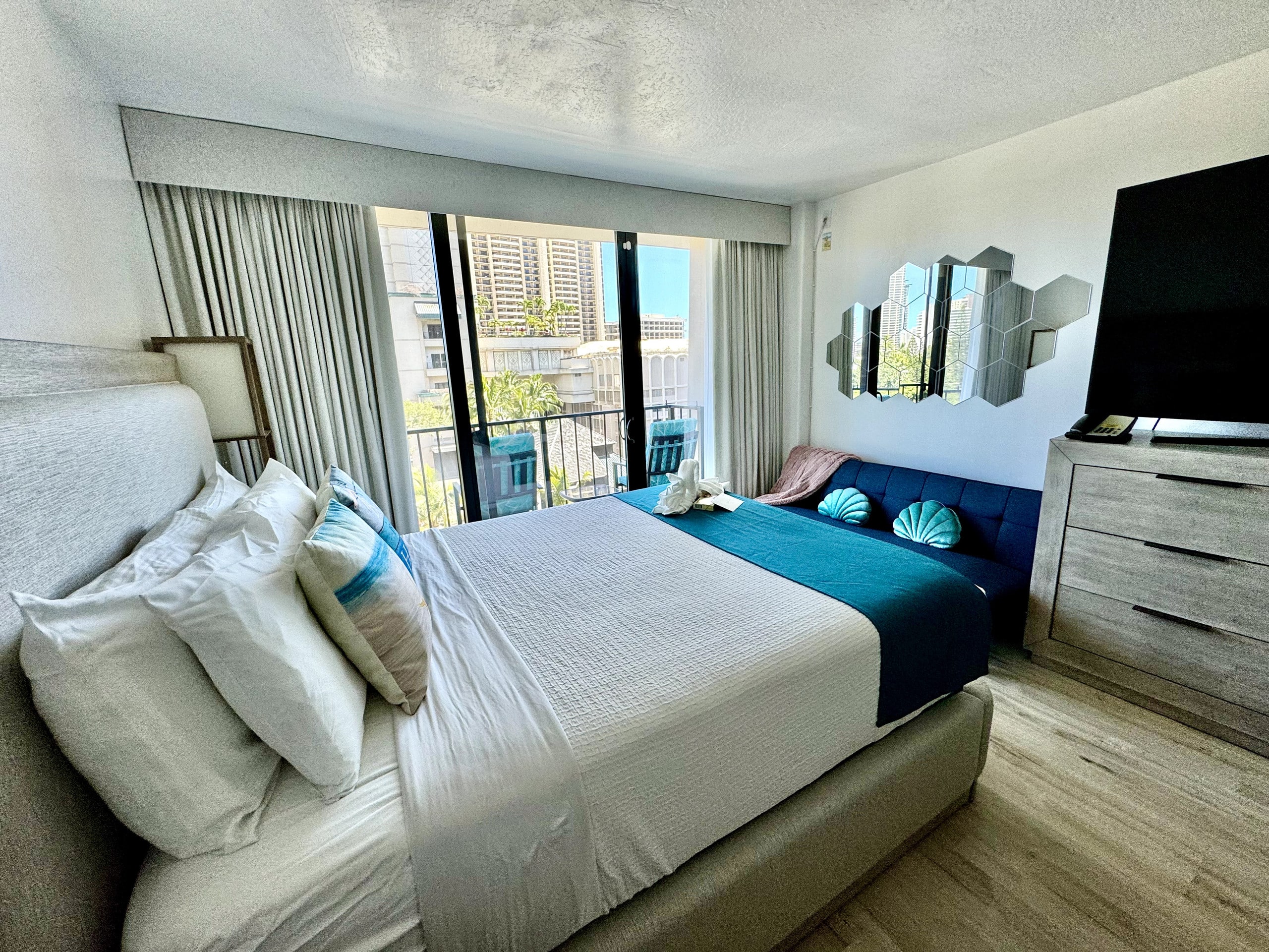 Hotel in Honolulu · ★4.9 · Studio · 2 beds · 1 private bath - Image 8