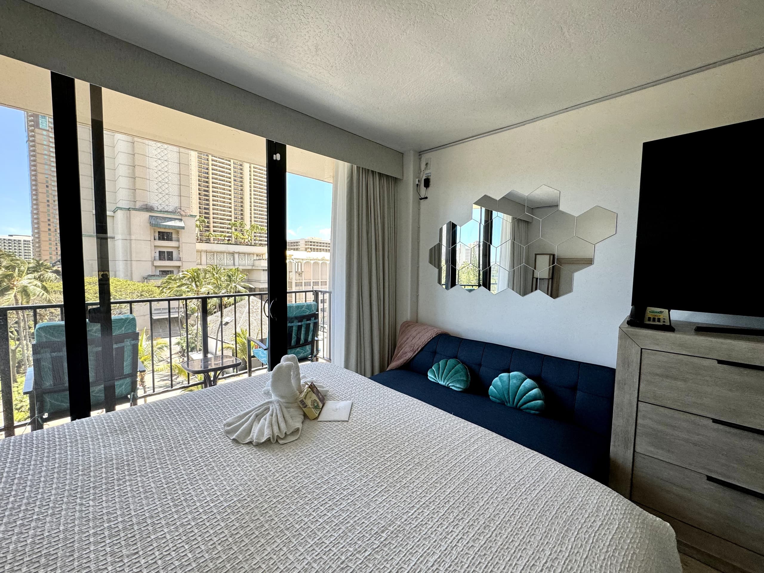 Hotel in Honolulu · ★4.9 · Studio · 2 beds · 1 private bath - Image 10