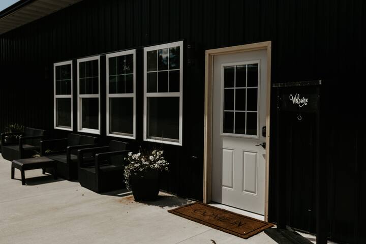 Black Steel Suites 2 gallery image 5