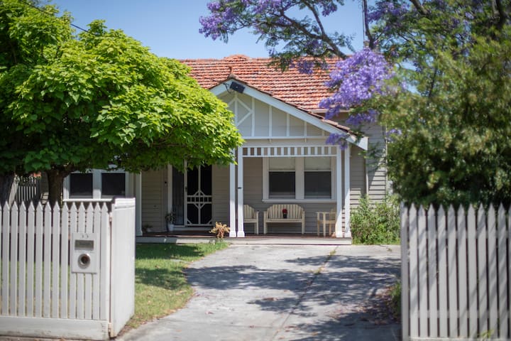 Central Home Playground 5 min to Beach/Shops/Cafes