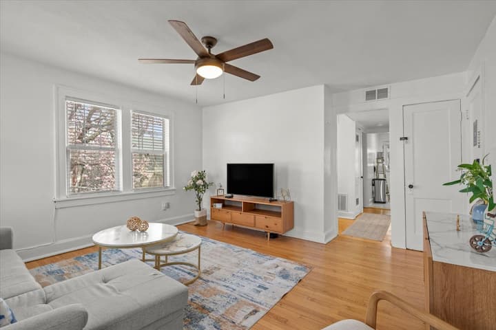 Walk To Ku: Cozy 1bd Apt |Wifi Perfect 4 Long Stay - Kansas City