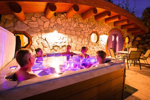 Purple Hobbit Home | Hot Tub | Sauna | Fire Pit