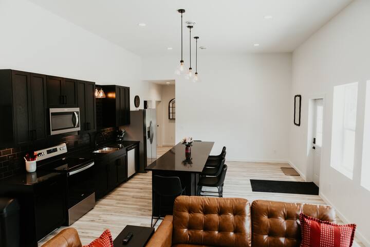 Black Steel Suites 1 gallery image 4