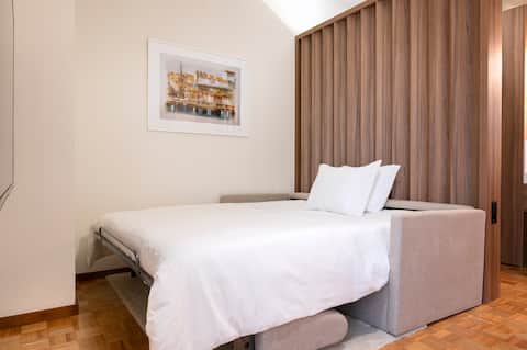 Popular Airbnb listing: Seaside Retreat - w/ AC|Free parking|Beach at 600m in Porto