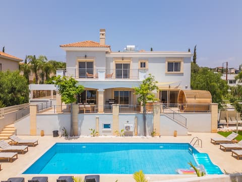 Pool Jacuzzi Sauna • The Blue Pearl Seaview Villa