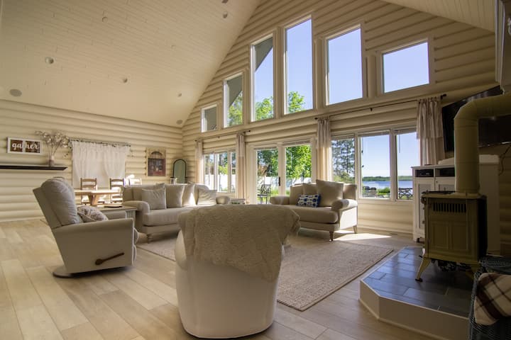 Luxurious Lakefront Log Home! - Windemere Township