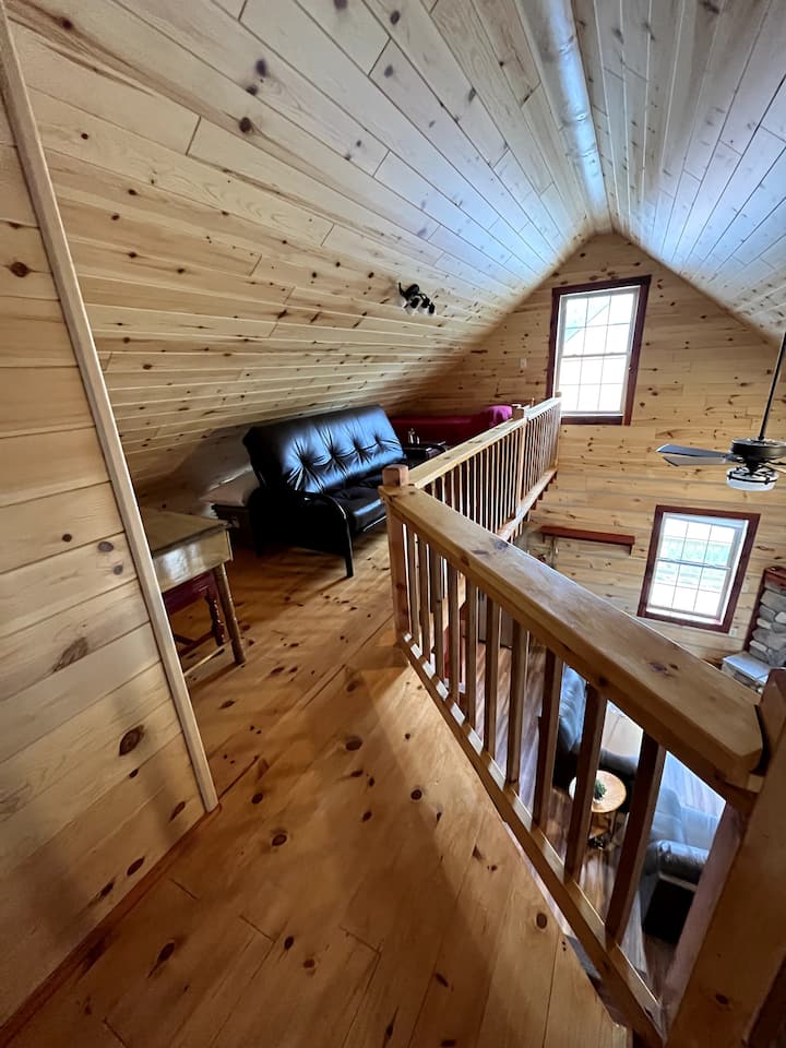 לופט עם נוף לסלון , ספה נפתחת ומיטה זוגית.