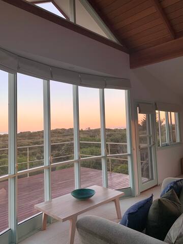 Ocean Views Above the Trees – Moments to the Beach gallery image 2