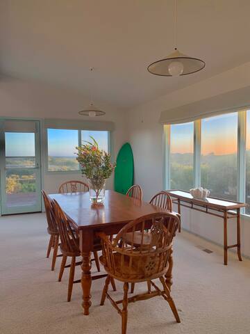 Ocean Views Above the Trees – Moments to the Beach gallery image 4