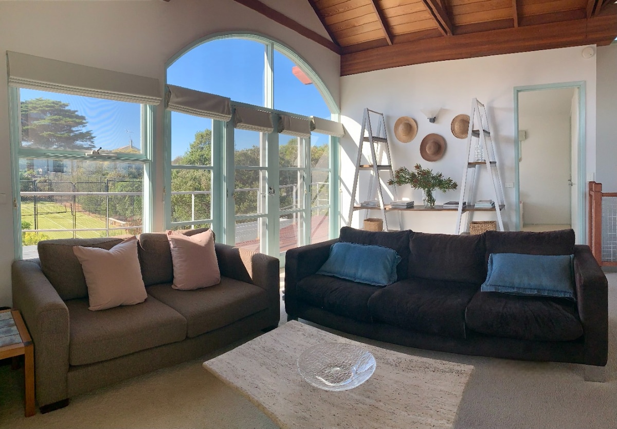 Top performing Airbnb: Ocean Views Above the Trees - Moments to the Beach in Anglesea