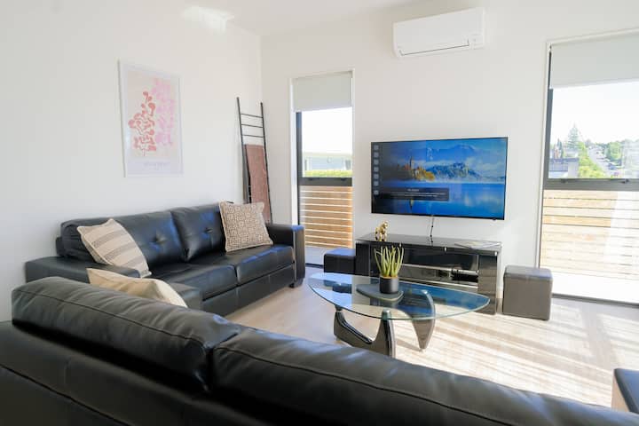 Trendy Urban Howick Town House | Wi-fi & Netflix - Waiheke Island