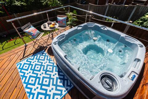 Beach house Hot Tub Getaway