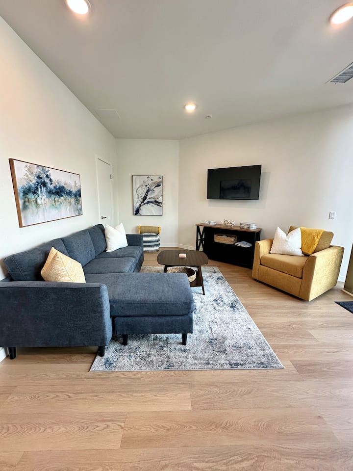 106- Bright, Luxurious, Private Patio & Parking - Pacific Beach - San Diego