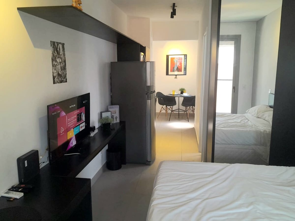 Udoban krevet, ogledalo za cijelo tijelo, pametni TV s klima-uređajem 