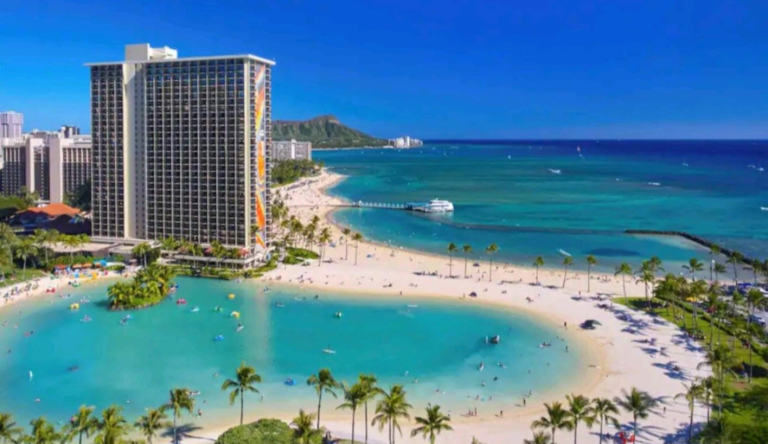 Condo in Honolulu · ★4.93 · Studio · 1 bed · 1 private bath - Image 28