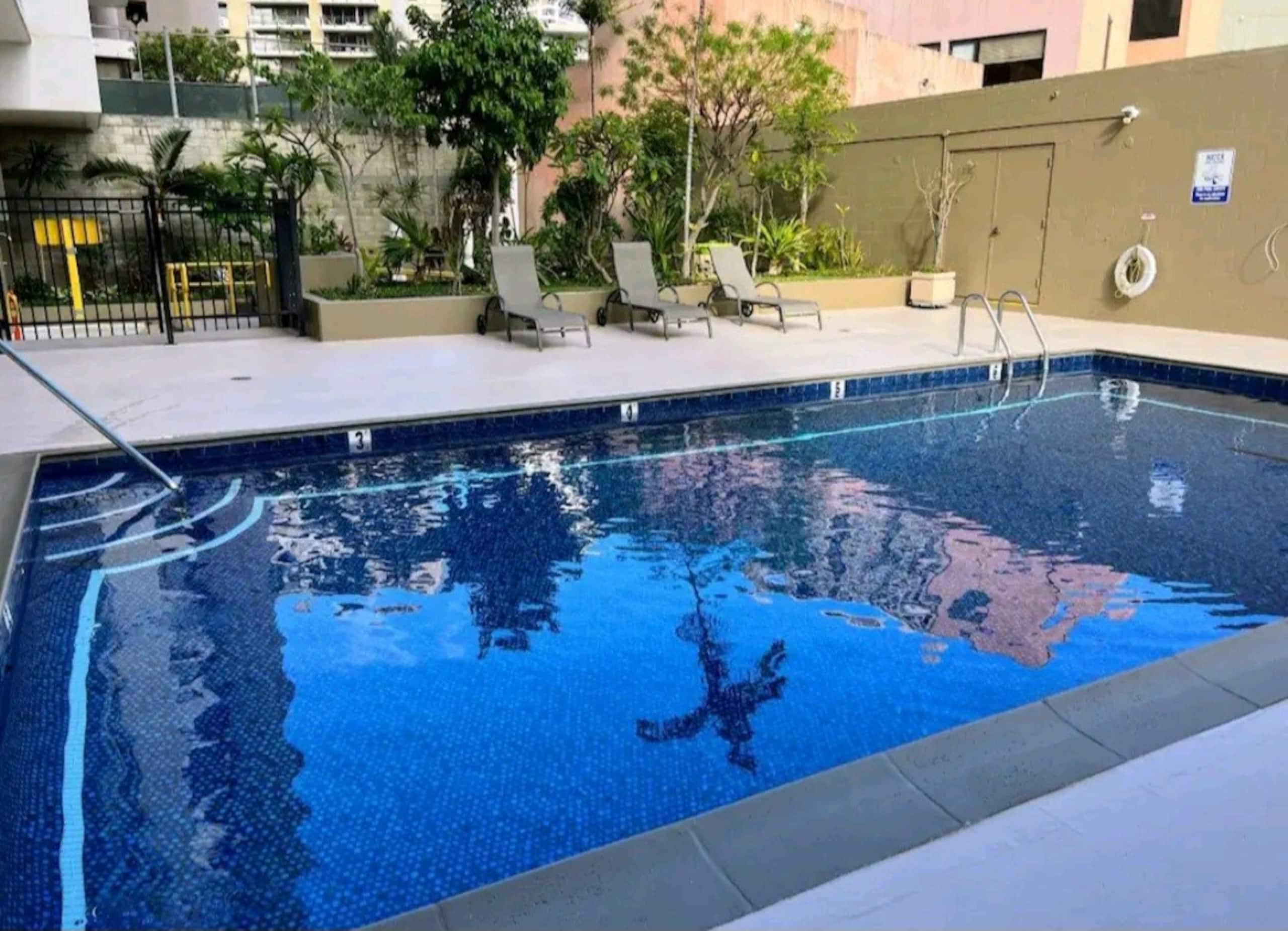 Condo in Honolulu · ★4.93 · Studio · 1 bed · 1 private bath - Image 24