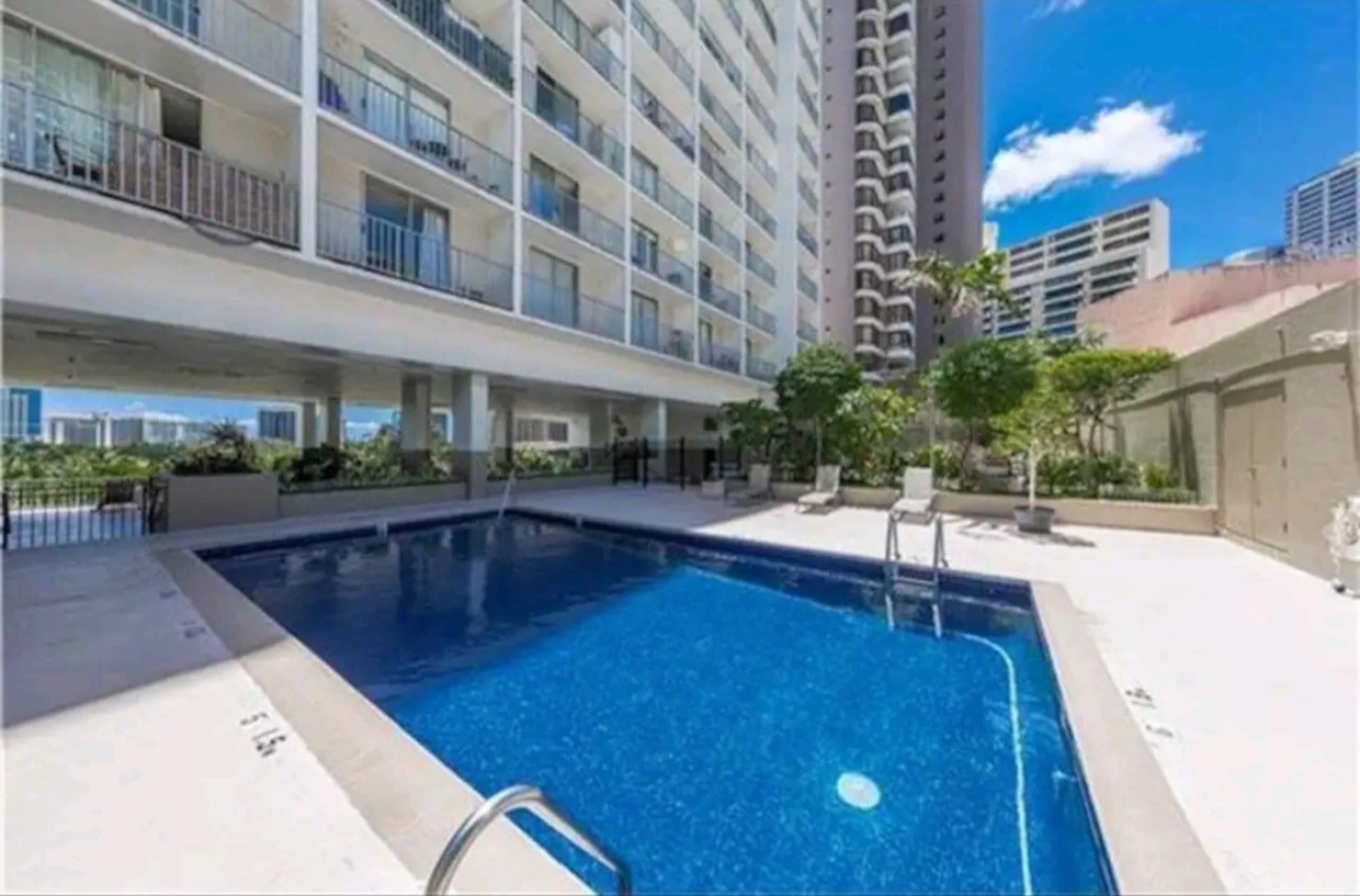 Condo in Honolulu · ★4.93 · Studio · 1 bed · 1 private bath - Image 25