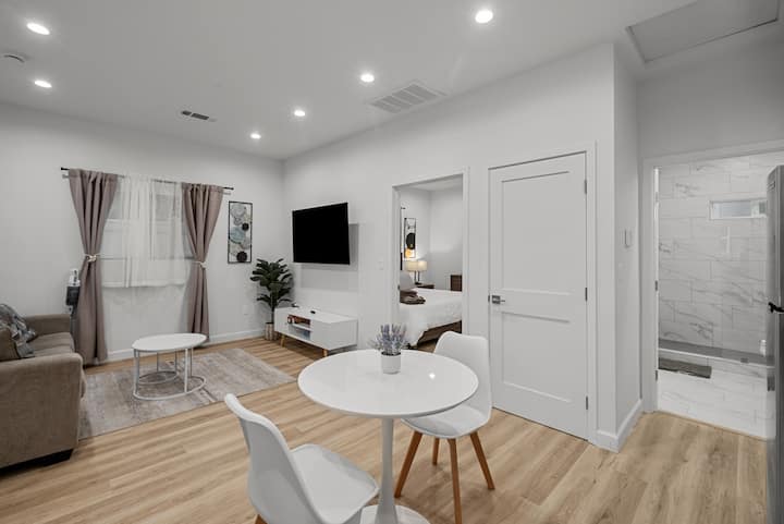 King Bed Near Universal Studios Private Patio 101 - Burbank, CA