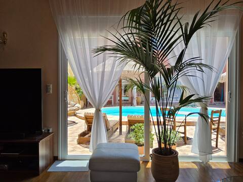 Popular Airbnb listing: Luxury Art Villa, Private swimming pool in Δήμος Μαραθώνος