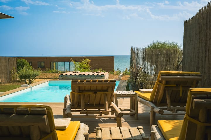 Private pool villa – waterfront