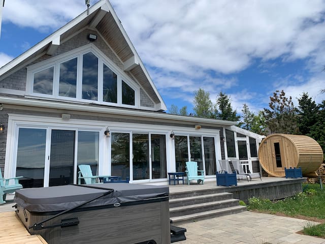 Luxury Oceanfront Spa & Play Retreat -Oyster Beach