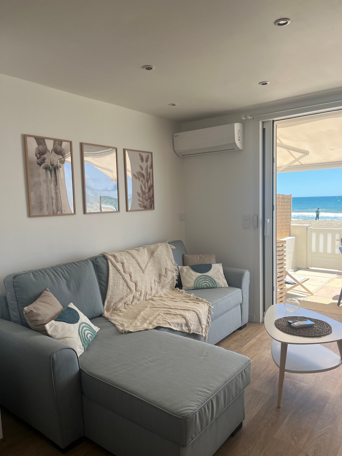 Erfolgreiche Airbnb-Immobilie: Palavas T2 + cabin, feet in the water! in Palavas Les Flots