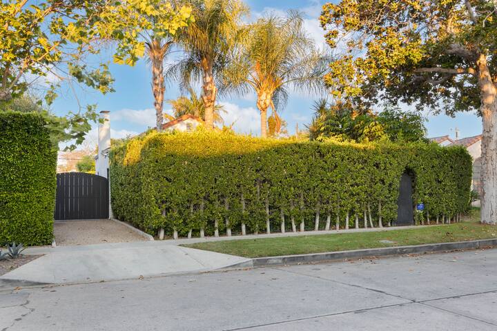 Hollywood Star Unique Resort l Pool & Spa gallery image 5