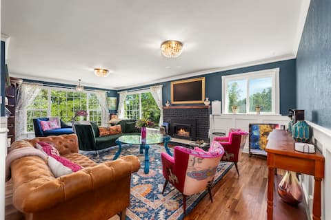 Sleeps 12 | Close to All | Hot Tub | Grill | Games
