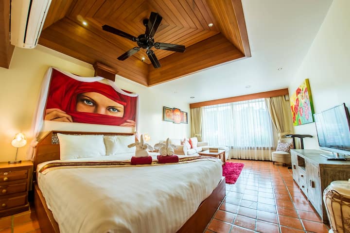 غرفة نوم nr 4 نفس المستوى ، بنفس الحجم 32 مترًا مربعًا جناح داخلي بسرير كبير