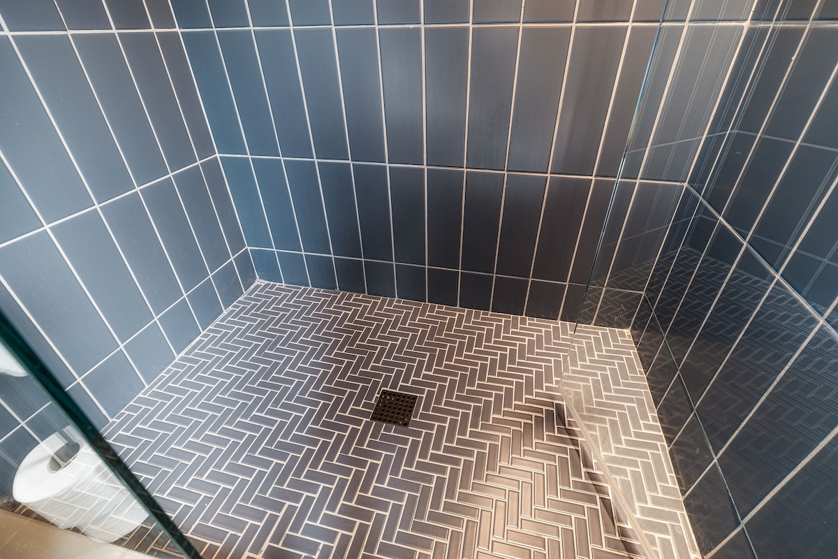 Stylish 1BR Casita w/King Bed + Cowboy Pool